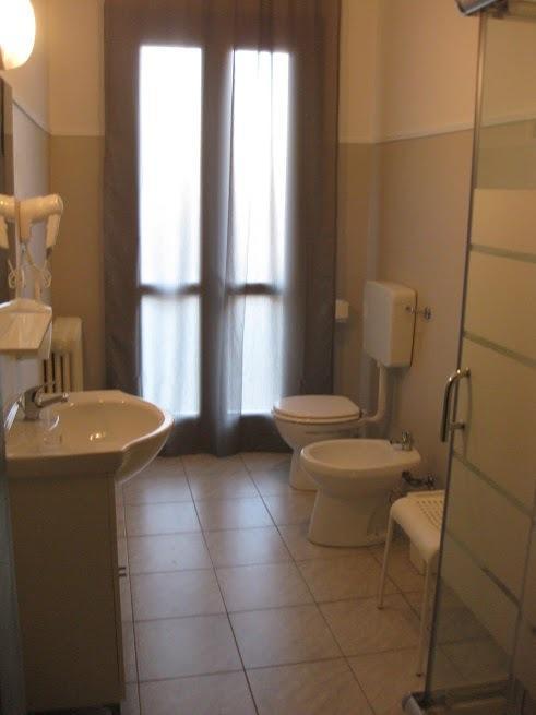 Low Cost Ferrara Zimmer foto