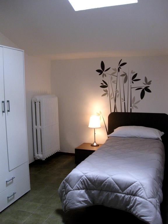 Low Cost Ferrara Zimmer foto