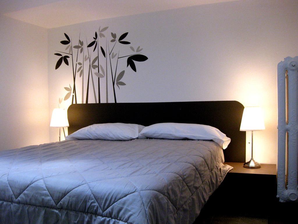 Low Cost Ferrara Zimmer foto