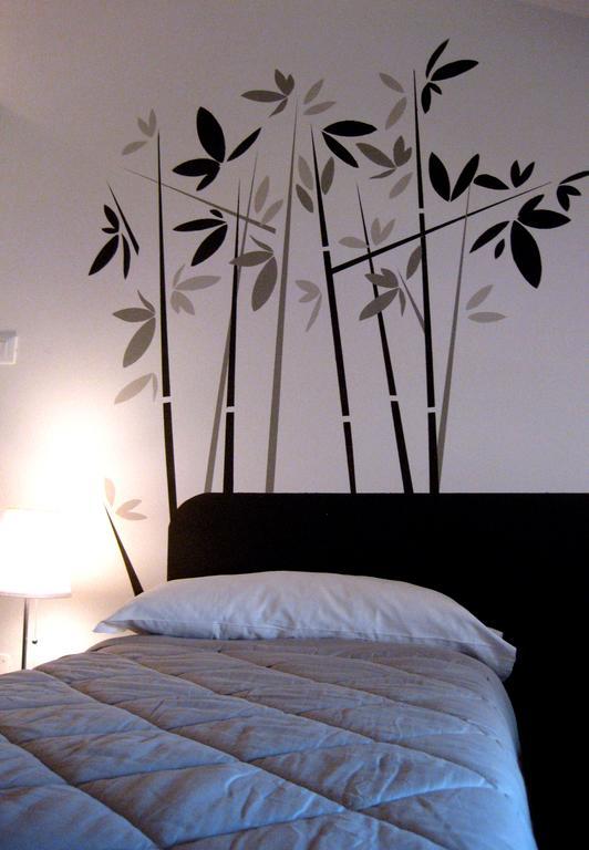 Low Cost Ferrara Zimmer foto